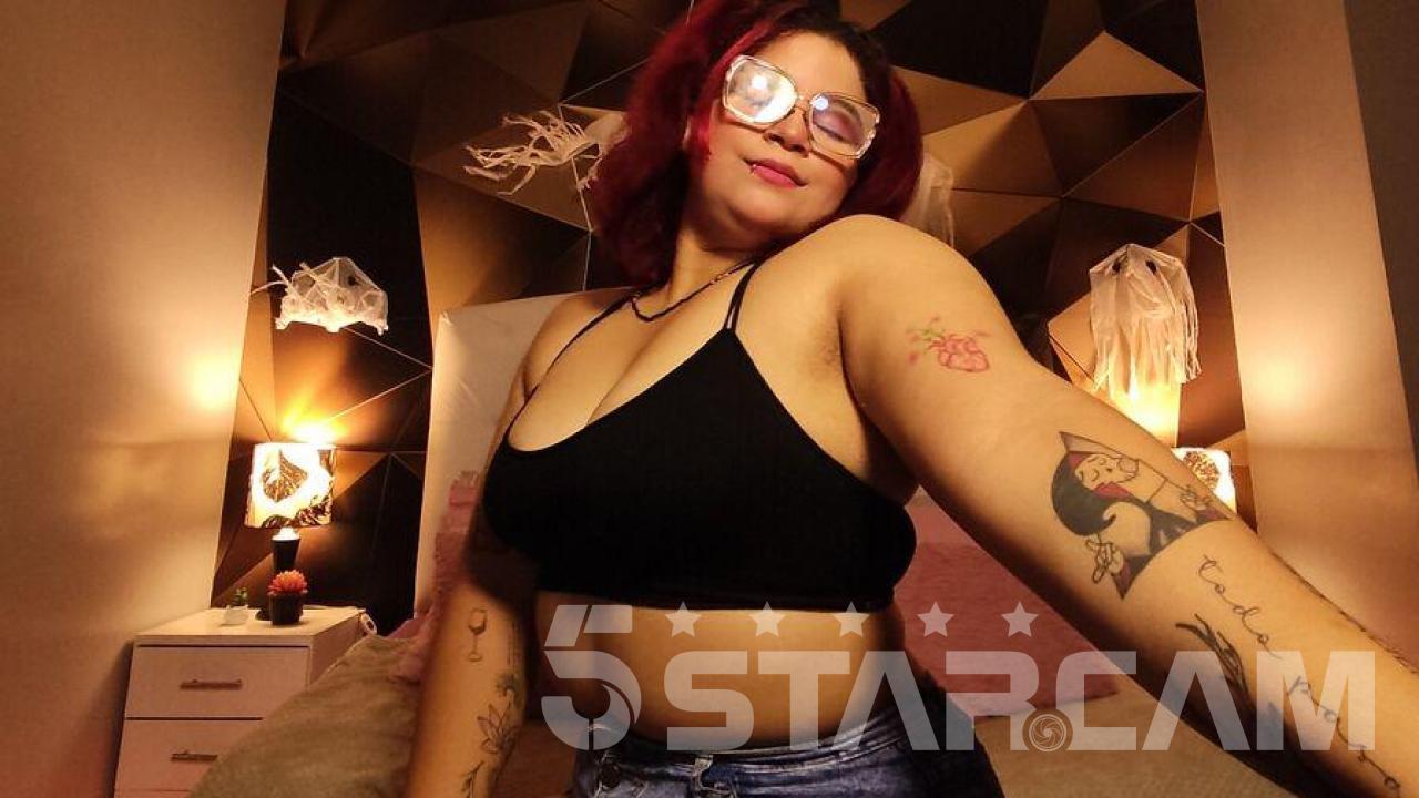 Masturbating Live Porn Bisexual Female AlexFortune Performs Dildo