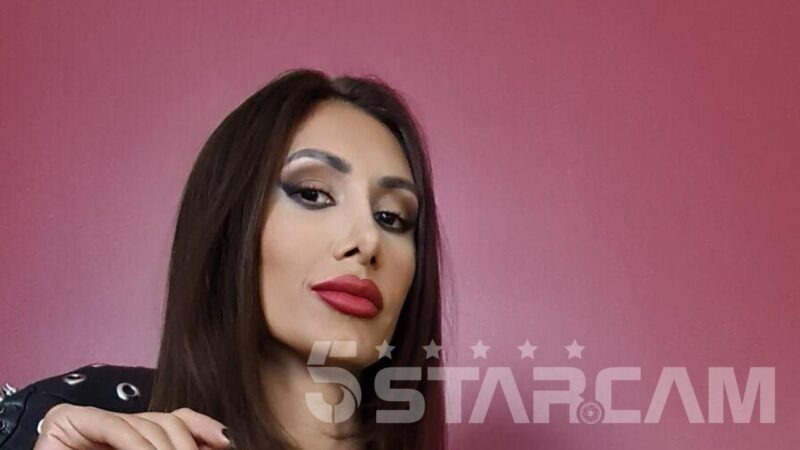 5 Star Cam Straight Female AlexyaBukovsky Performs Close up