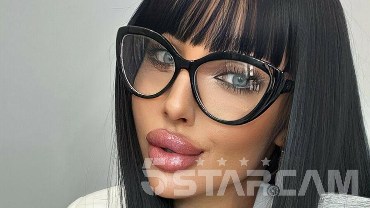 Five Star Cam Straight Female AngelinaPantera Performs Snapshot